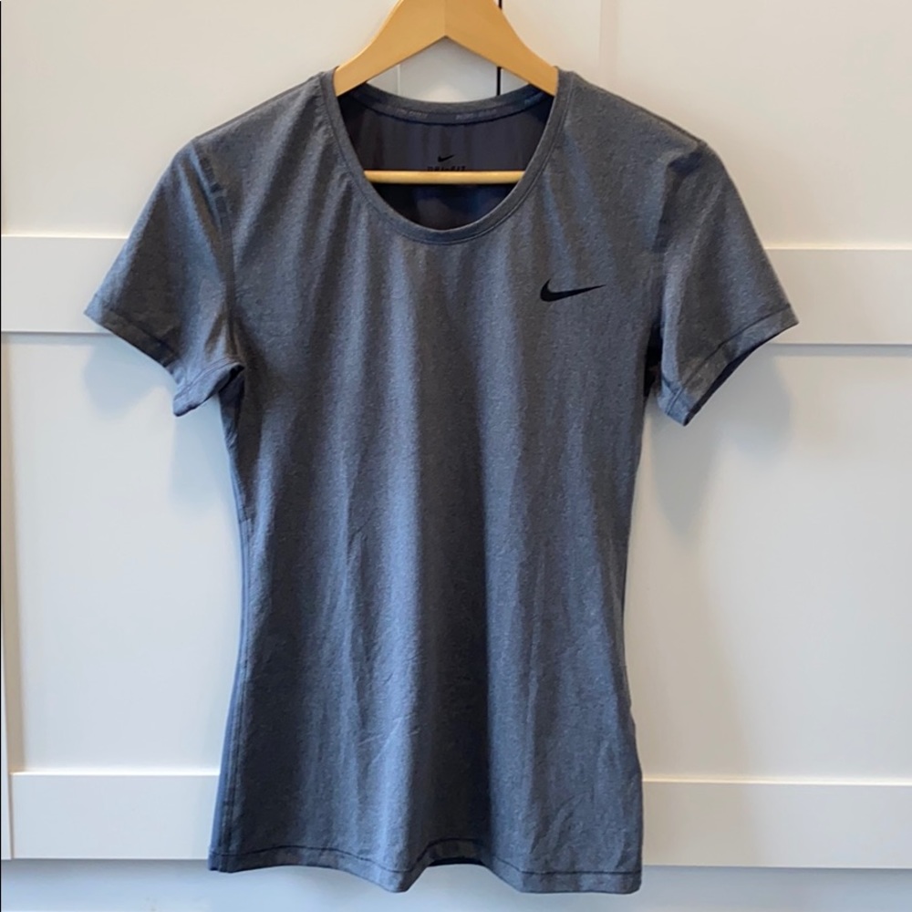 • NIKE Top •